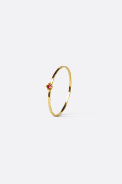 Anneau olympe martelé or jaune 18 carats serti rubis