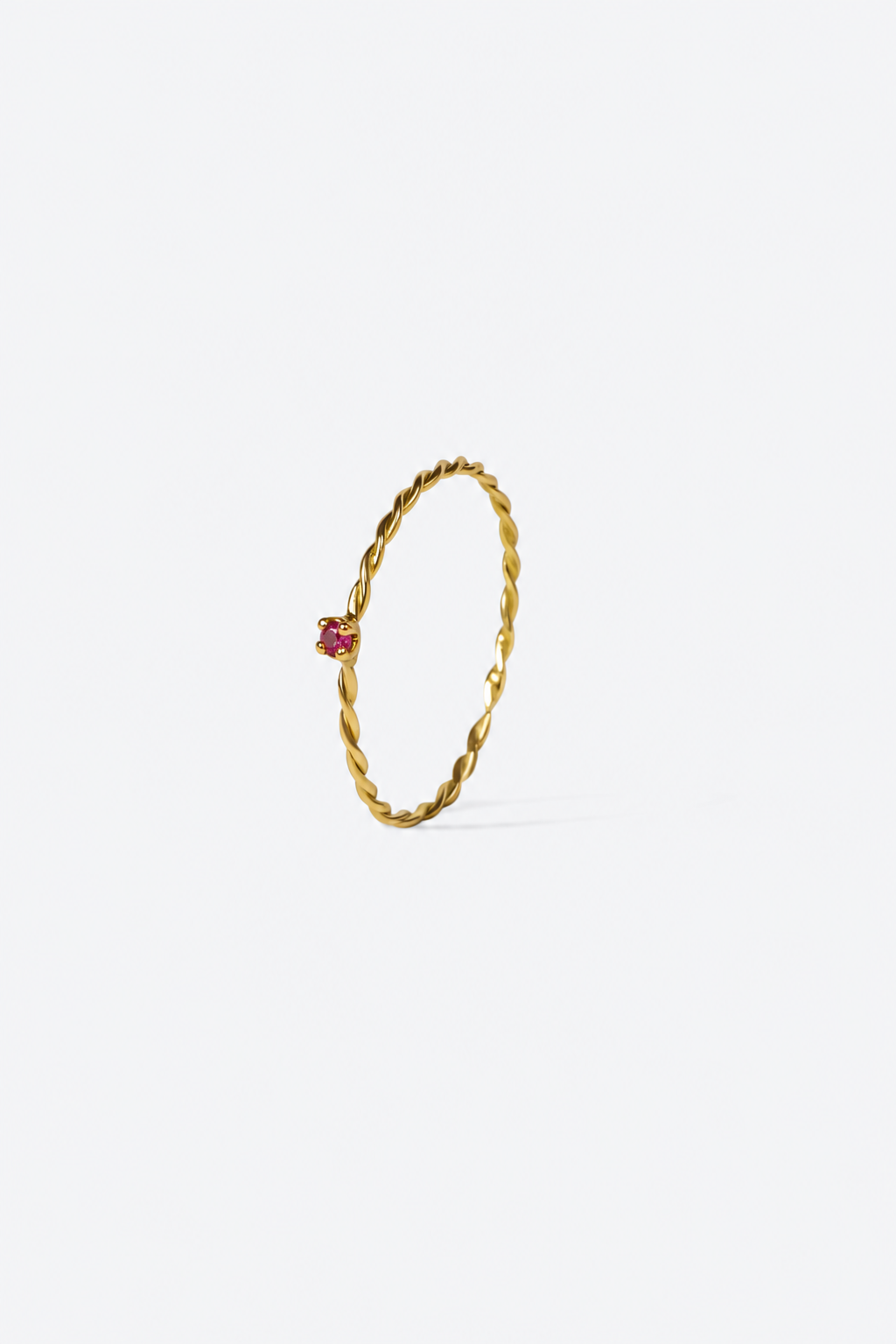 Bague Olympe or jaune torsadé sertie d'un rubis