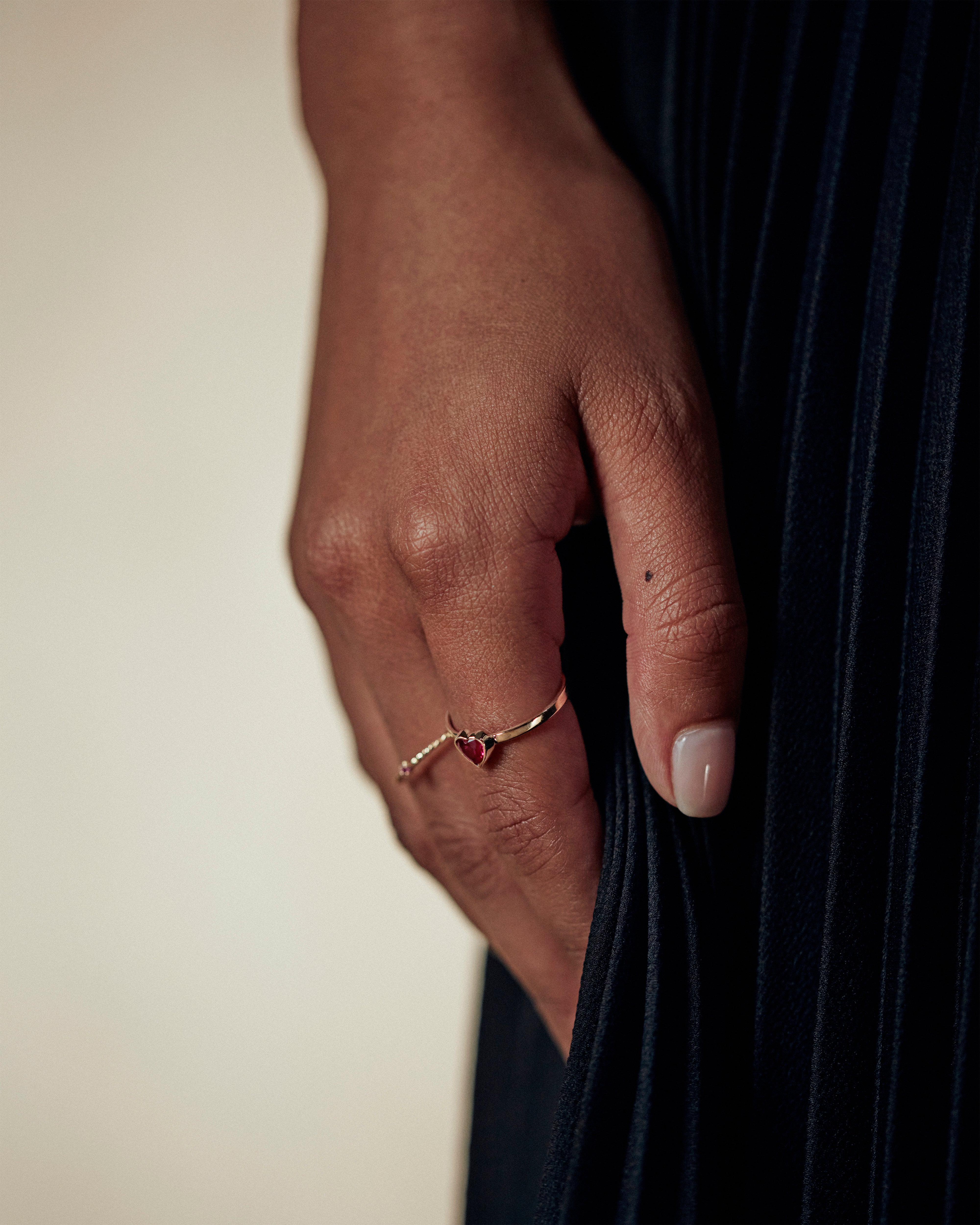 Bague aphrodite rubis portée